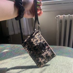 mk wrist clutch